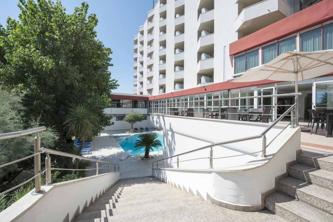 Grand Hotel Adriatico Montesilvano Exterior photo